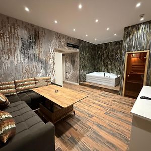 Black Mont Inn Hotel